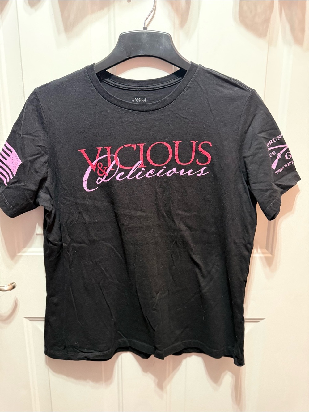 Grunt Style Vicious & Delicious Graphic Tee - Black with Pink Print XL